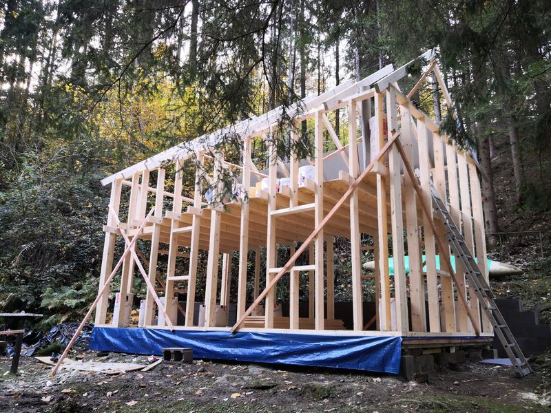Dřevěná konstrukce stěn, stropu a krovu