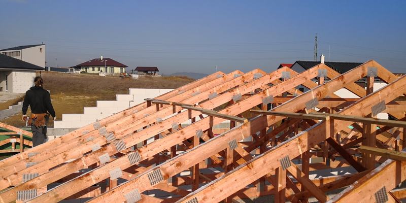 Vazníkový krov nad obvodovým zdivem