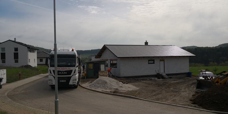 Dům pod střechou při lití anhydritu