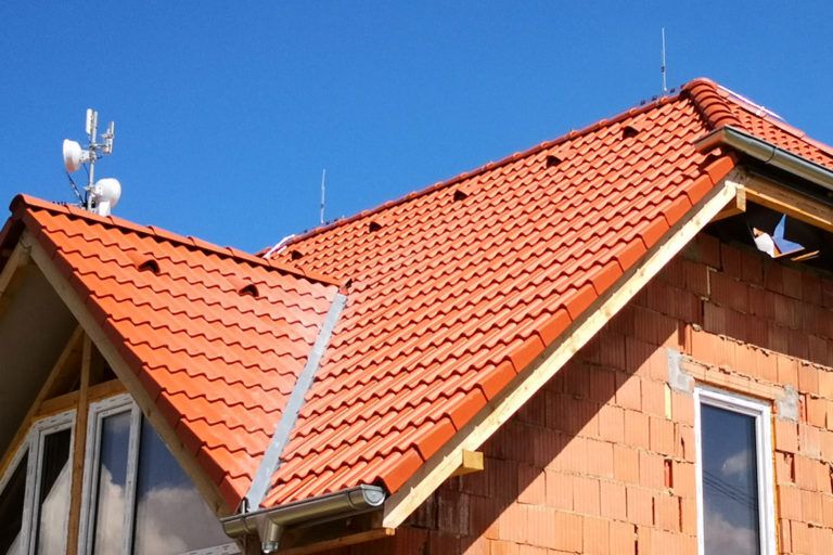 Pokládka střešní krytiny